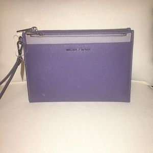 Michael Kors Jet Set XL Pop Out Clutch Wristlet